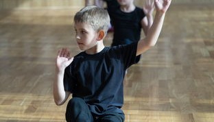 开云esports-世界青少年篮球比赛广东队少年成焦点，广东省青少年篮球