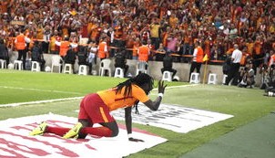 开云体育充值-世界室内五人制足球赛中国队晋级八强，世界室内足球五人制比赛历届冠军